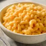 Quick and easy homemade mac and cheese dish with creamy cheese sauce