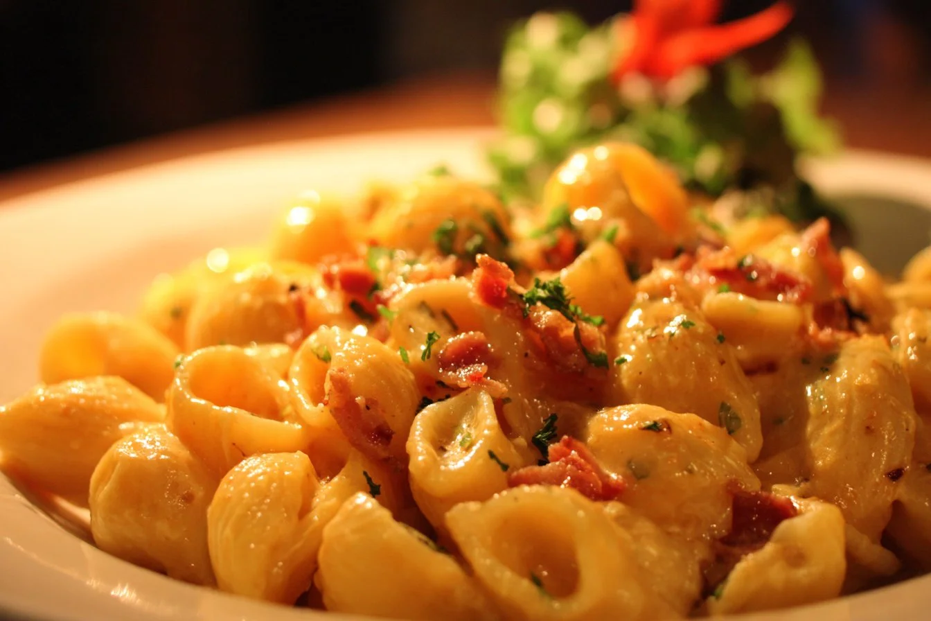 Delicious Bacon Mac and Cheese topped with crispy bacon