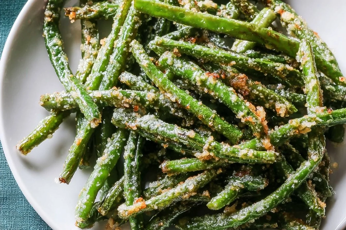 Crispy Air Fryer Parmesan Green Beans served on a plate